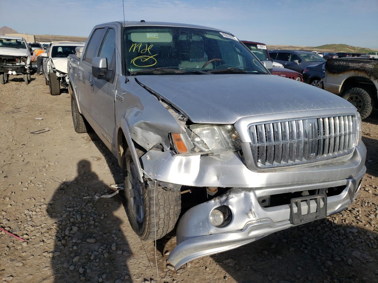 LINCOLN MARK 2008 with VIN 5LTPW165X8FJ02112 - Photo from auction