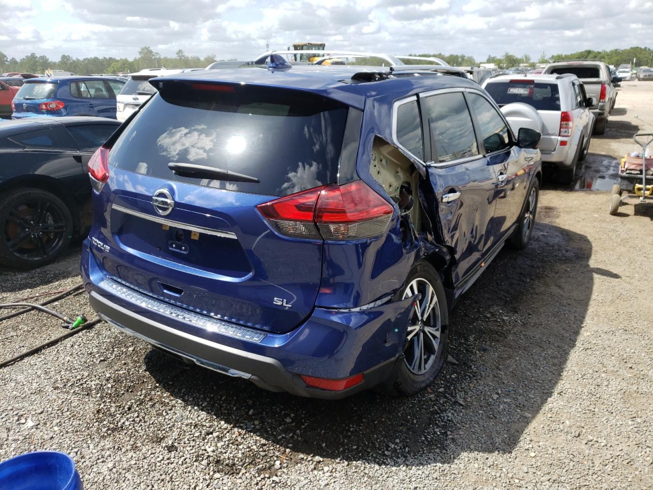 Photo 4 from auction – 2017 NISSAN ROGUE S with VIN 5N1AT2MT4HC748476