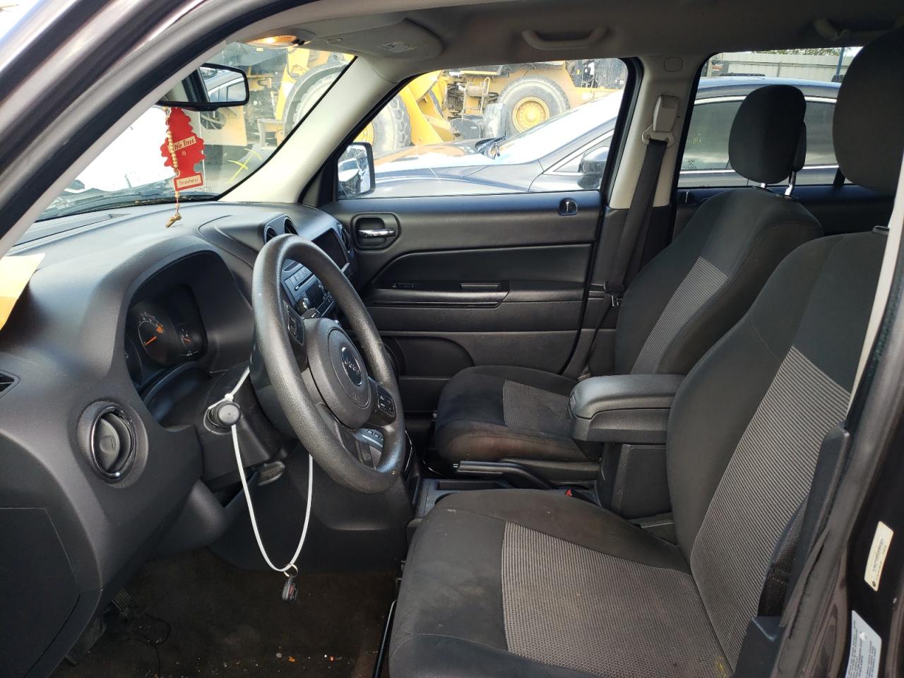 Photo 5 from auction – 2014 JEEP PATRIOT SP with VIN 1C4NJPBBXED900334