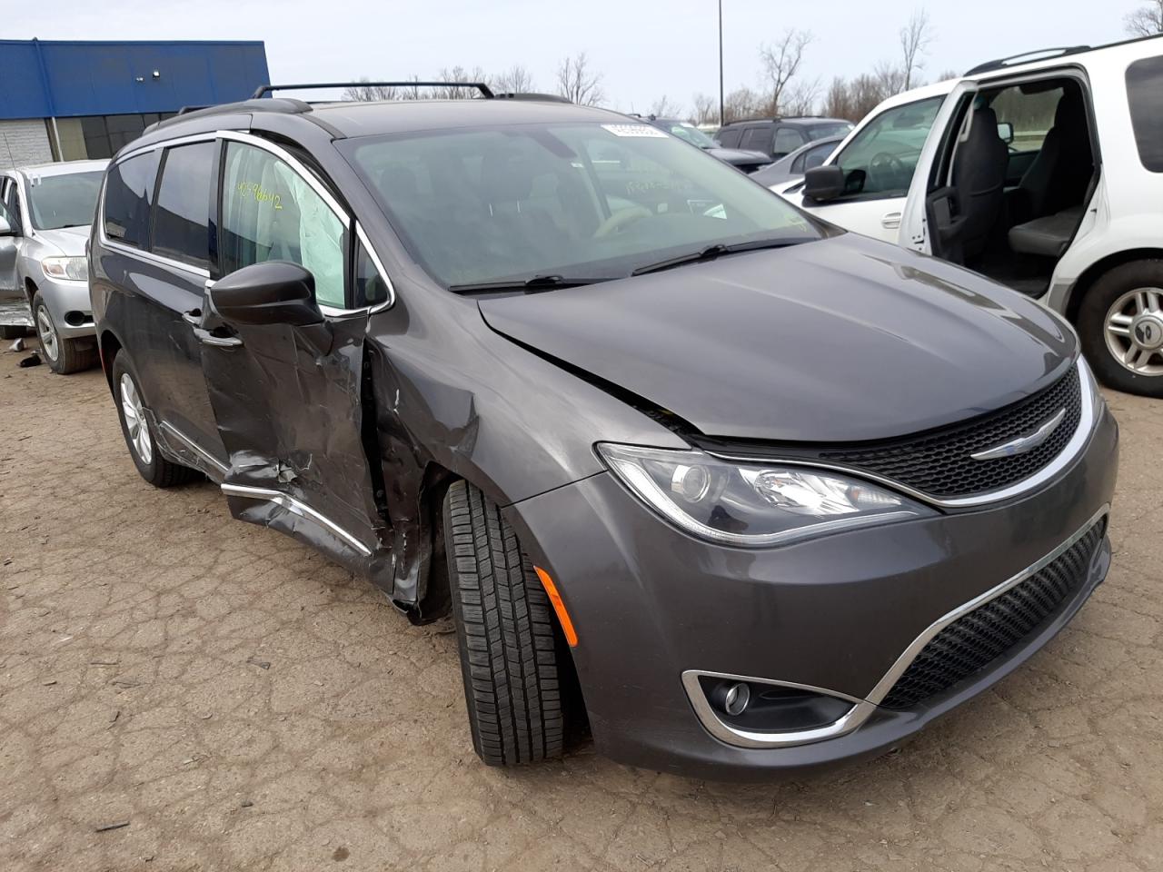 CHRYSLER PACIFICA T 2017 with VIN 2C4RC1BG1HR539856 - Photo from auction