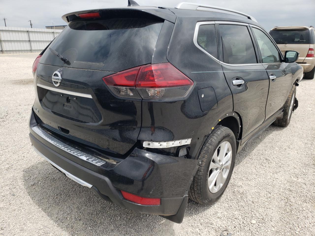 Photo 4 from auction – 2018 NISSAN ROGUE S with VIN 5N1AT2MT4JC839558