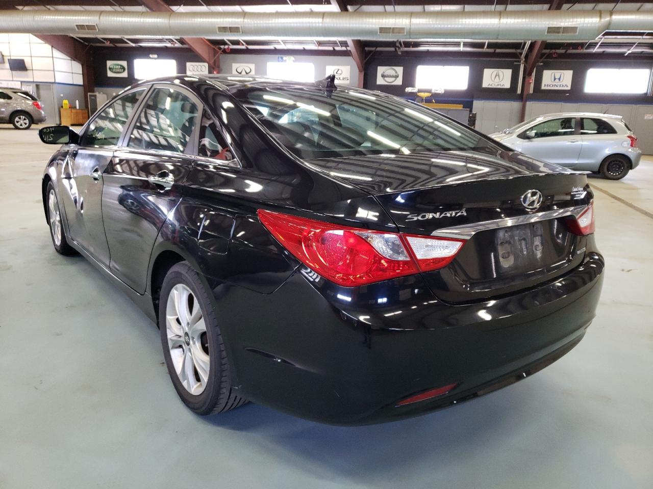 Photo 3 from auction – 2011 HYUNDAI SONATA SE with VIN 5NPEC4AC3BH002926