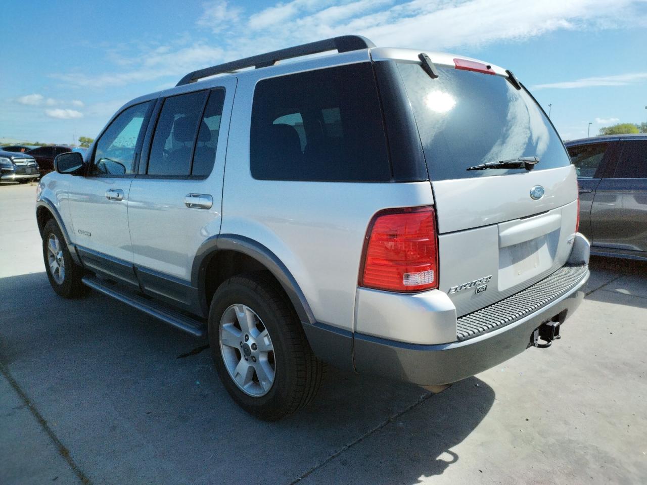 Photo 3 from auction – 2005 FORD EXPLORER X with VIN 1FMZU63EX5ZA64812