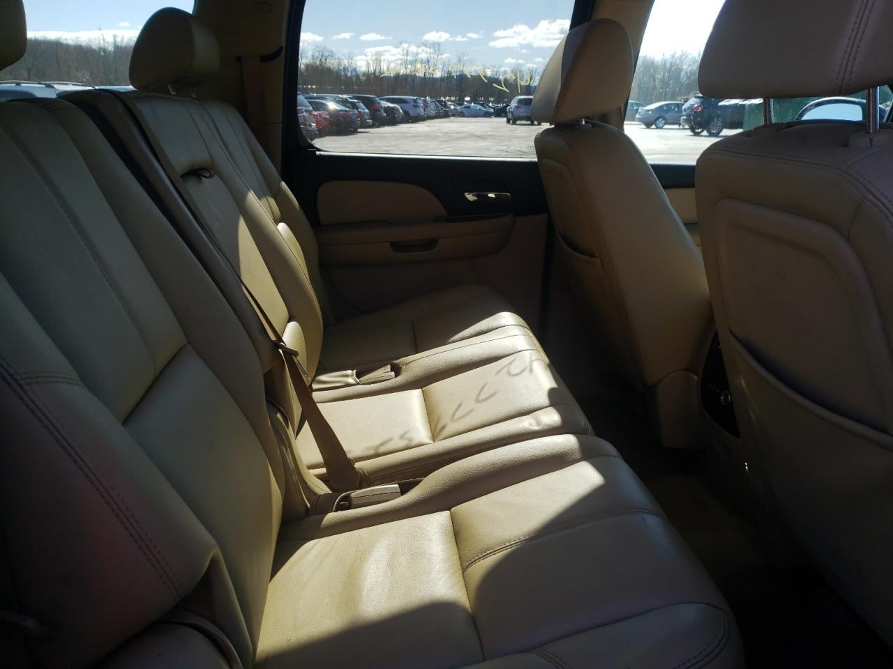 Photo 6 from auction – 2007 CHEVROLET SUBURBAN with VIN 1GNFK16317J256896