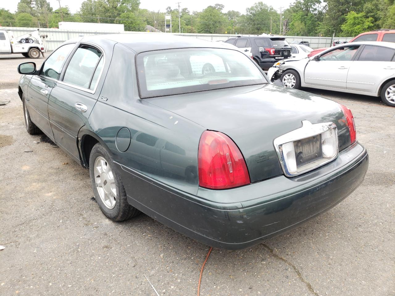 Photo 3 from auction – 2000 LINCOLN TOWN CAR S with VIN 1LNHM82W2YY937612
