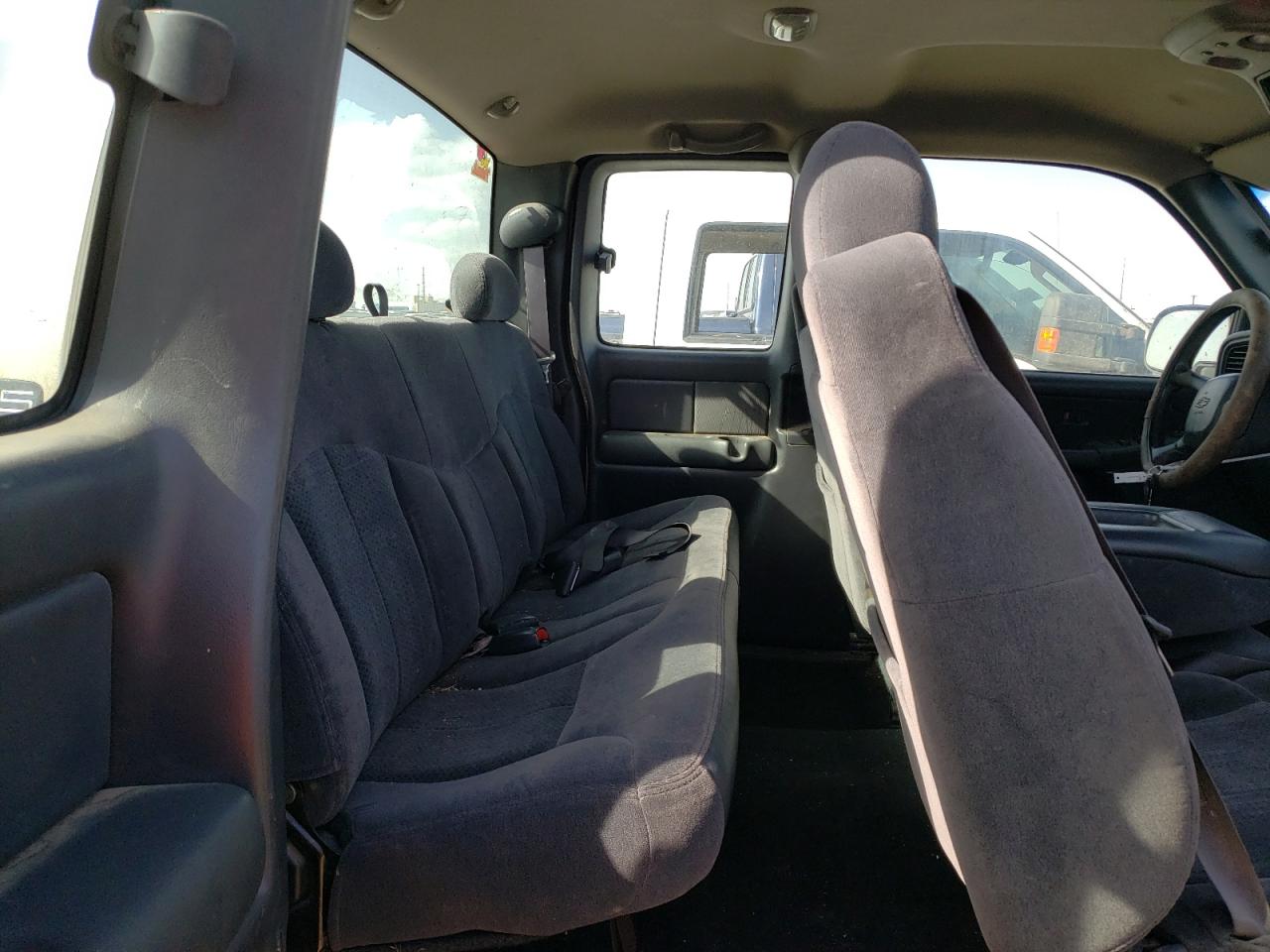 Photo 6 from auction – 2002 CHEVROLET SILVERADO with VIN 2GCEK19TX21264109