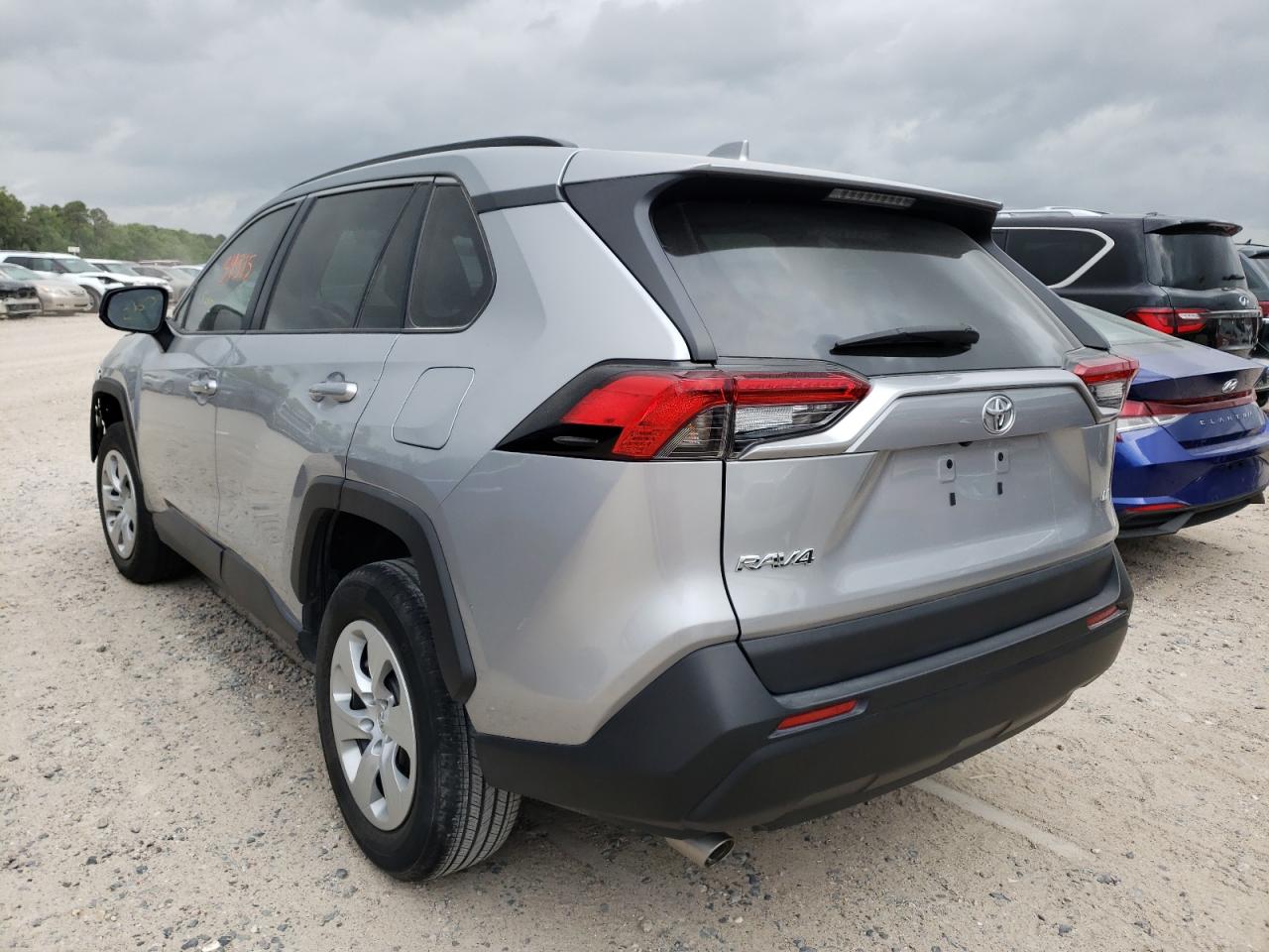 Photo 3 from auction – 2019 TOYOTA RAV4 LE with VIN 2T3H1RFVXKW057313