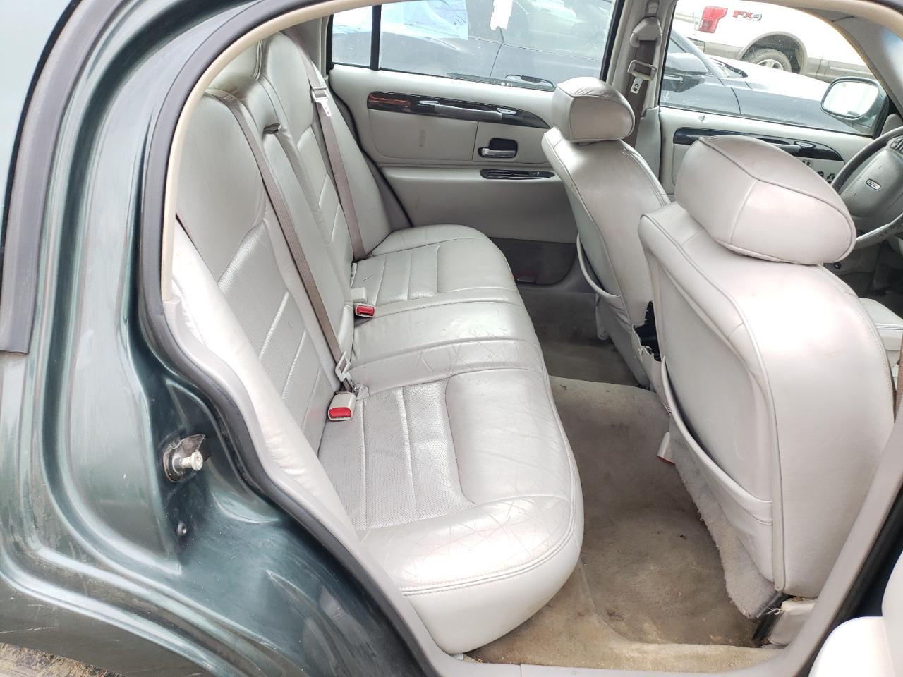 Photo 6 from auction – 2000 LINCOLN TOWN CAR S with VIN 1LNHM82W2YY937612