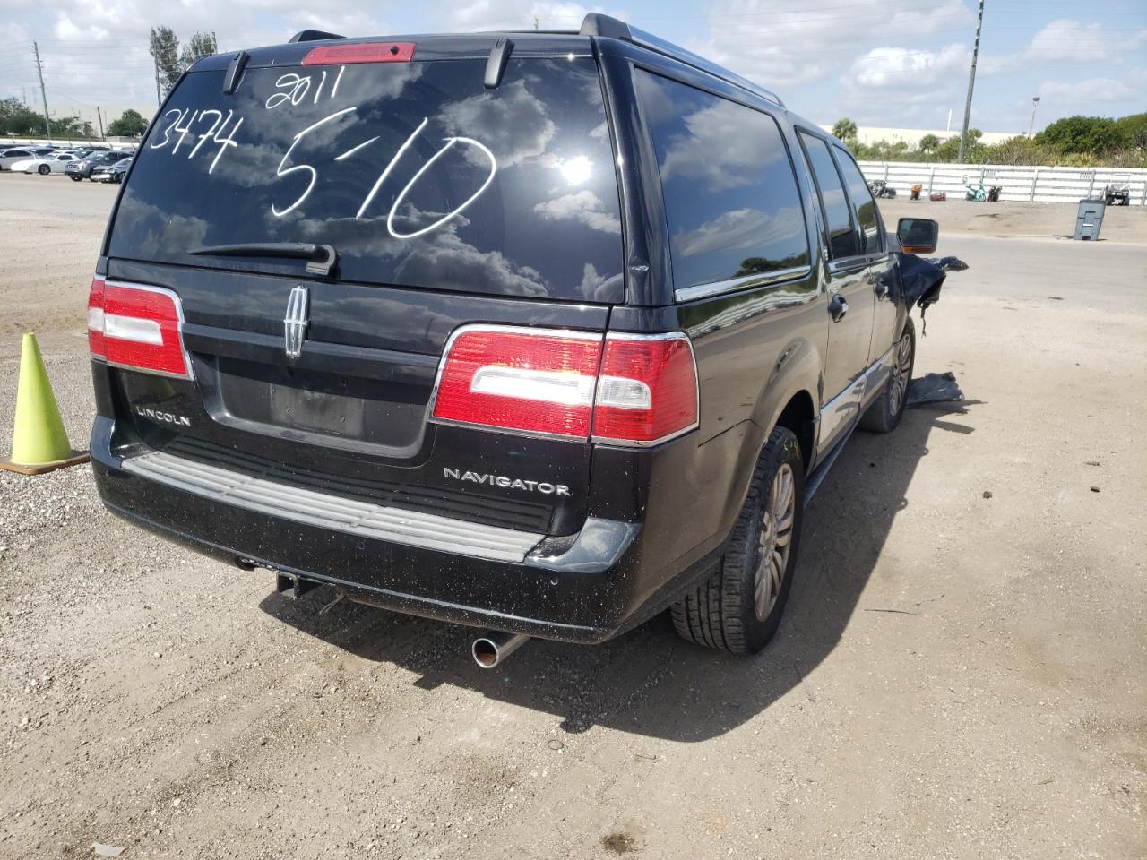 Photo 4 from auction – 2011 LINCOLN NAVIGATOR with VIN 5LMJJ3H58BEJ03474