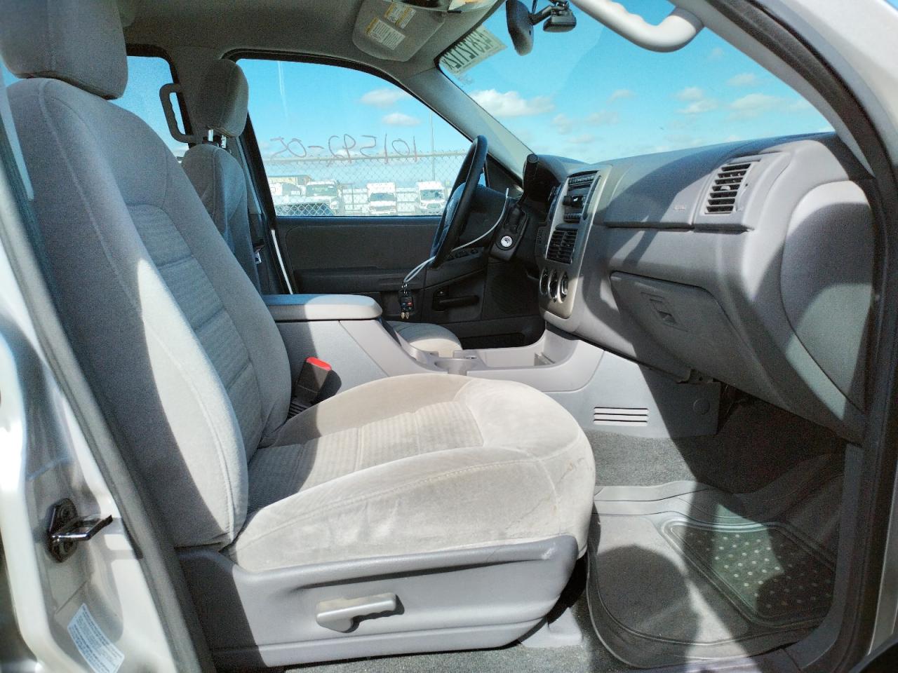 Photo 5 from auction – 2005 FORD EXPLORER X with VIN 1FMZU63EX5ZA64812