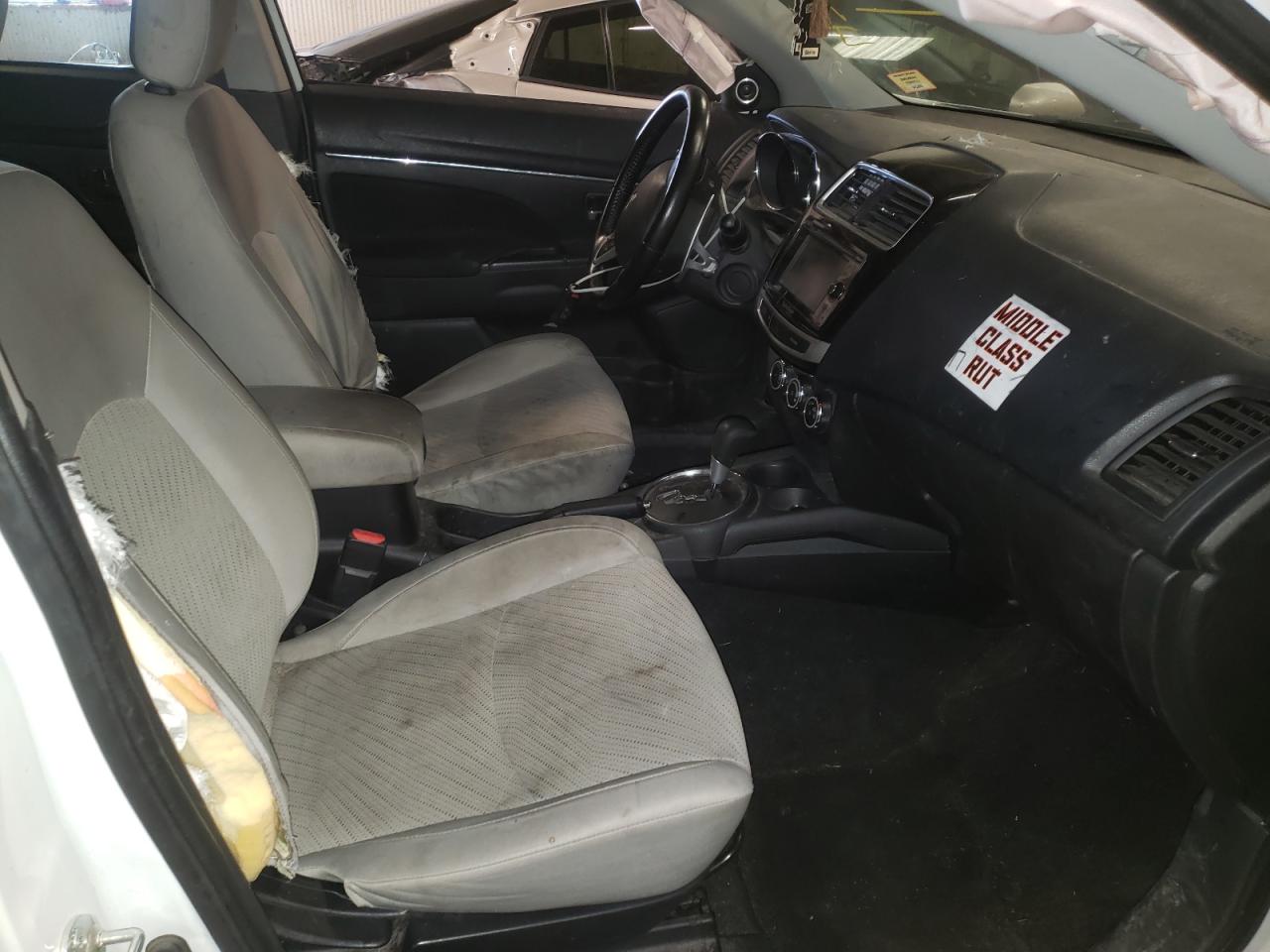 Photo 5 from auction – 2015 MITSUBISHI OUTLANDER with VIN 4A4AR4AW8FE051769