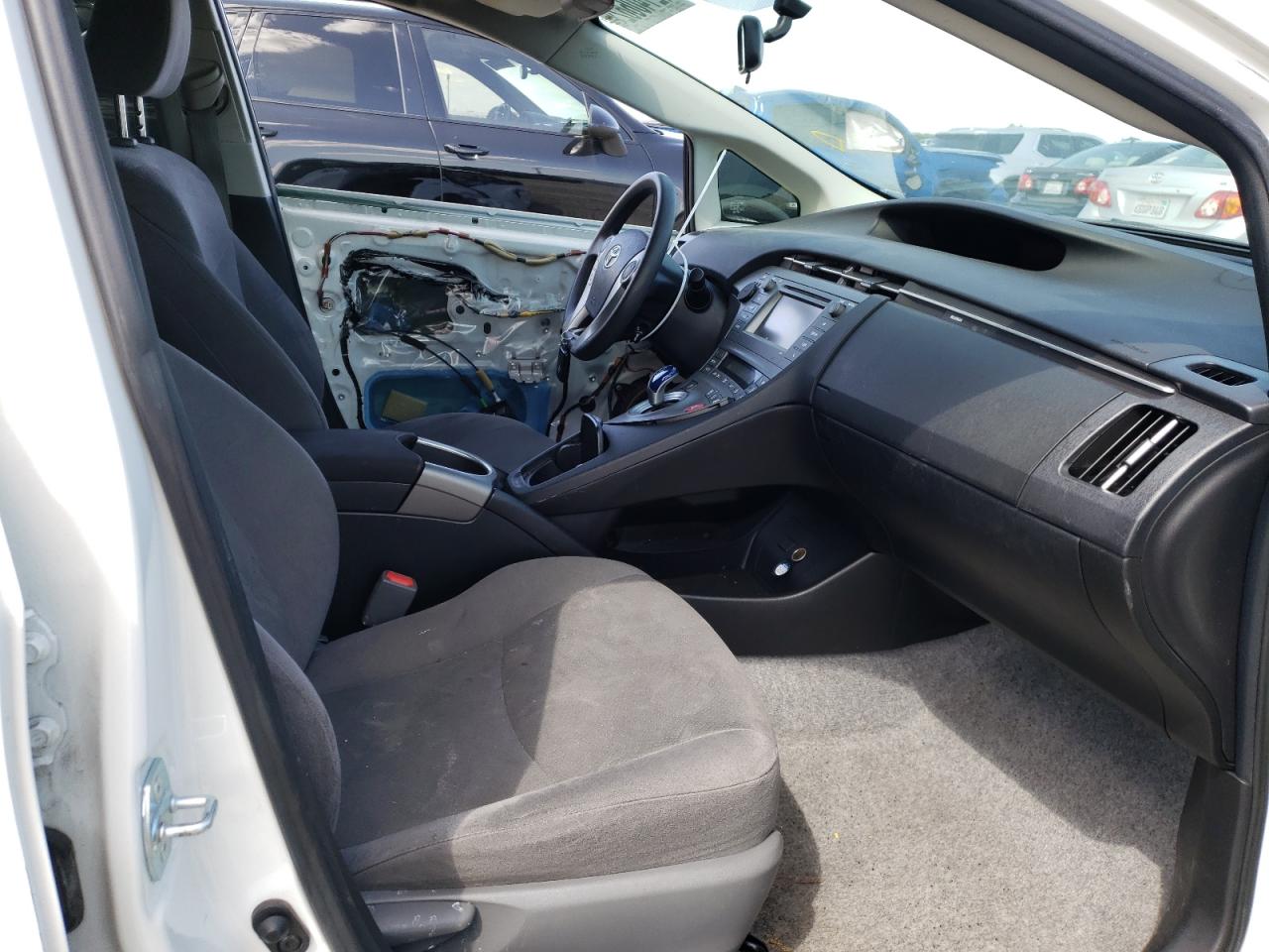 Photo 5 from auction – 2015 TOYOTA PRIUS with VIN JTDKN3DU8F0420493