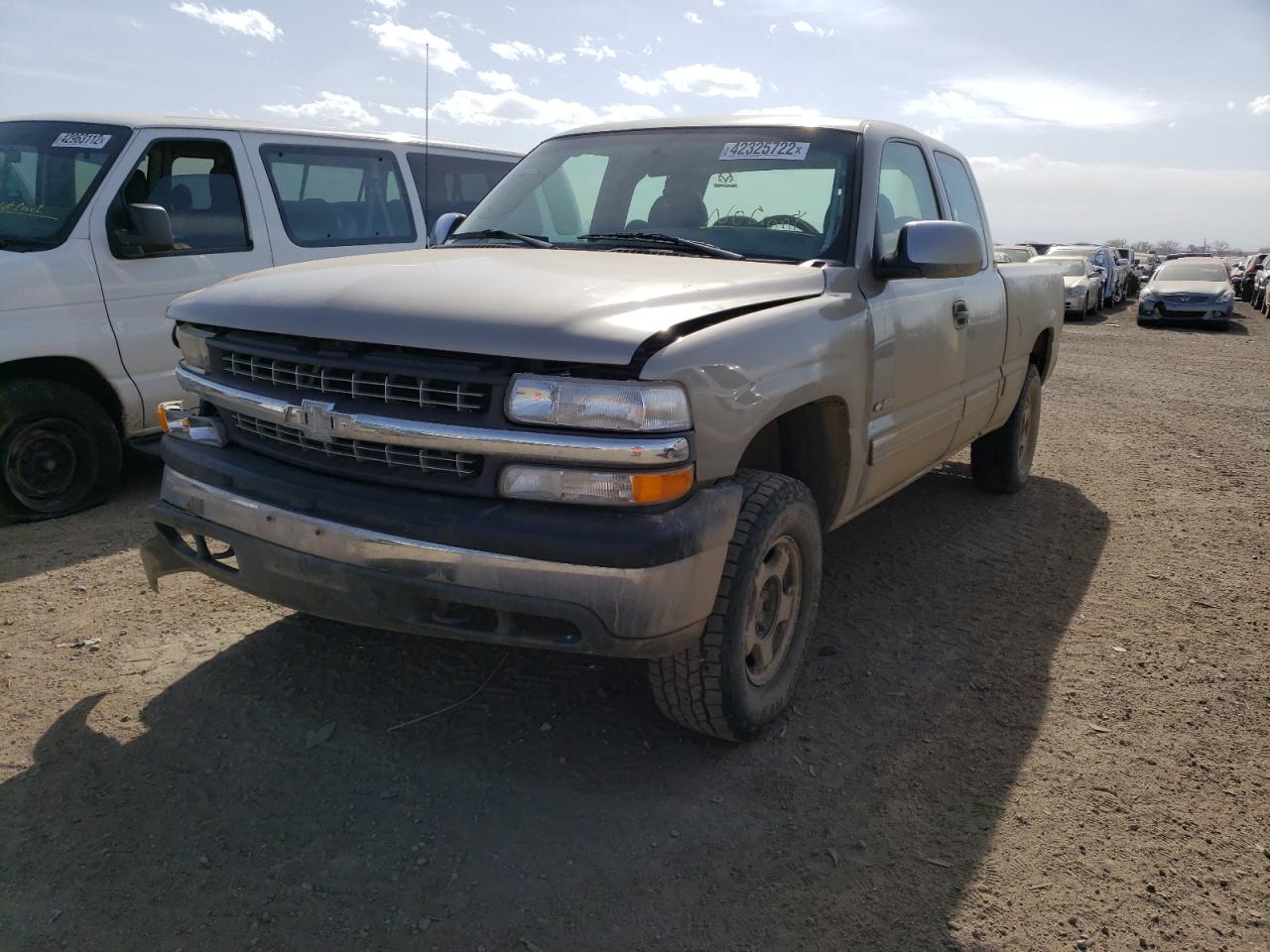 Photo 2 from auction – 2002 CHEVROLET SILVERADO with VIN 2GCEK19TX21264109