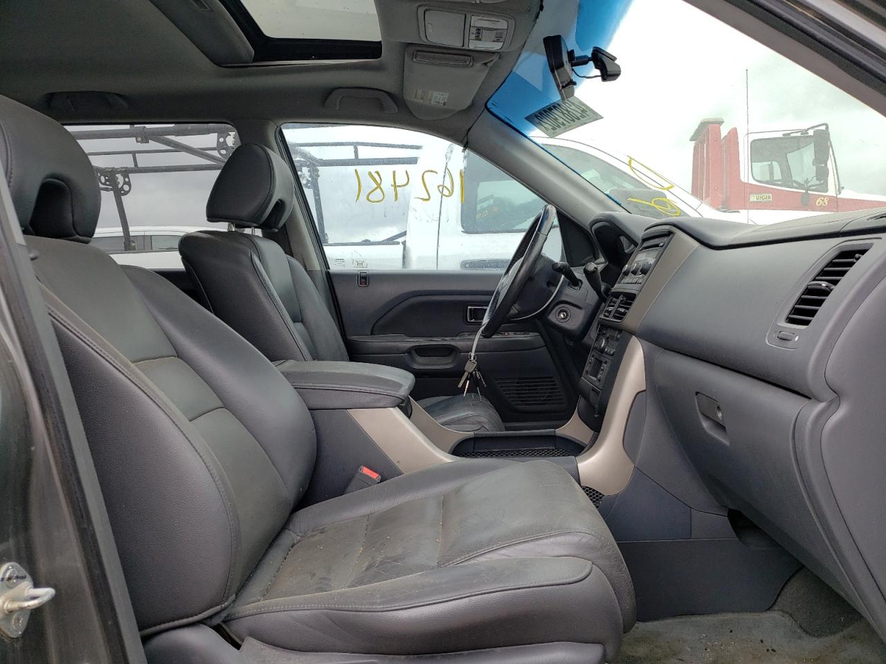 Photo 5 from auction – 2007 HONDA PILOT EXL with VIN 5FNYF28597B033605