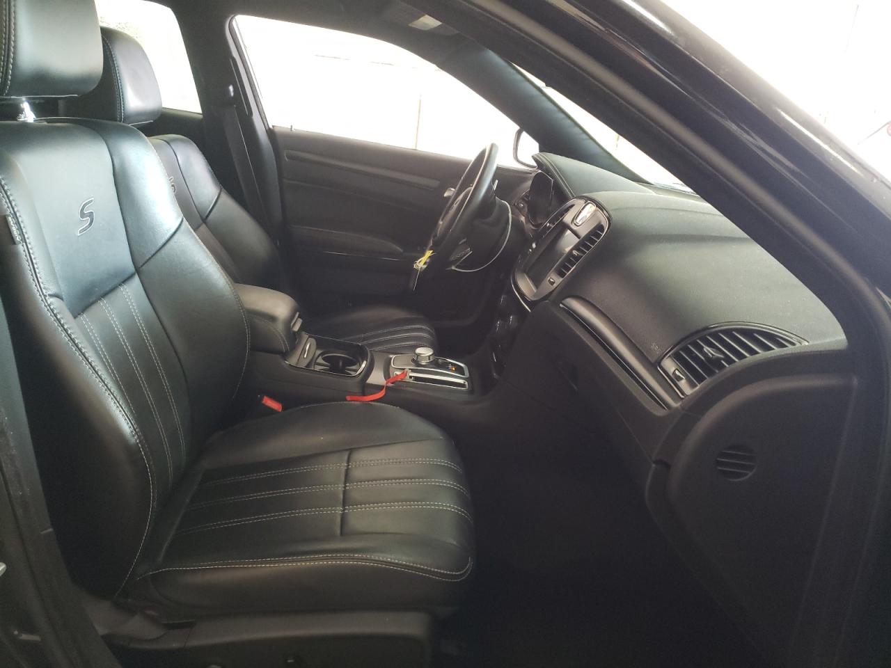 Photo 5 from auction – 2015 CHRYSLER 300 S with VIN 2C3CCABG8FH766989