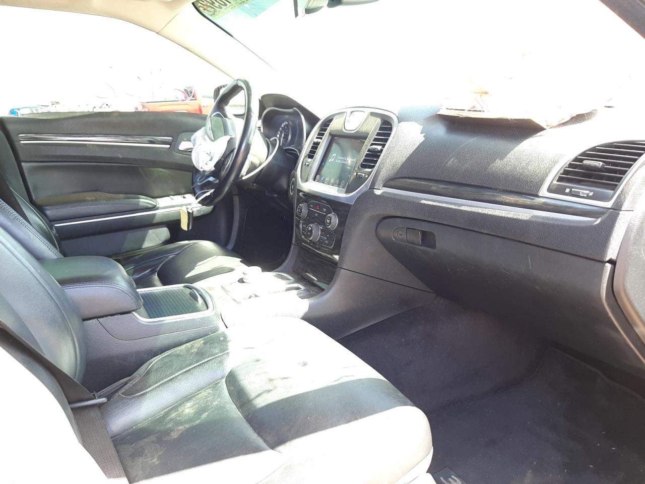 Photo 5 from auction – 2017 CHRYSLER 300 LIMITE with VIN 2C3CCAAGXHH521759