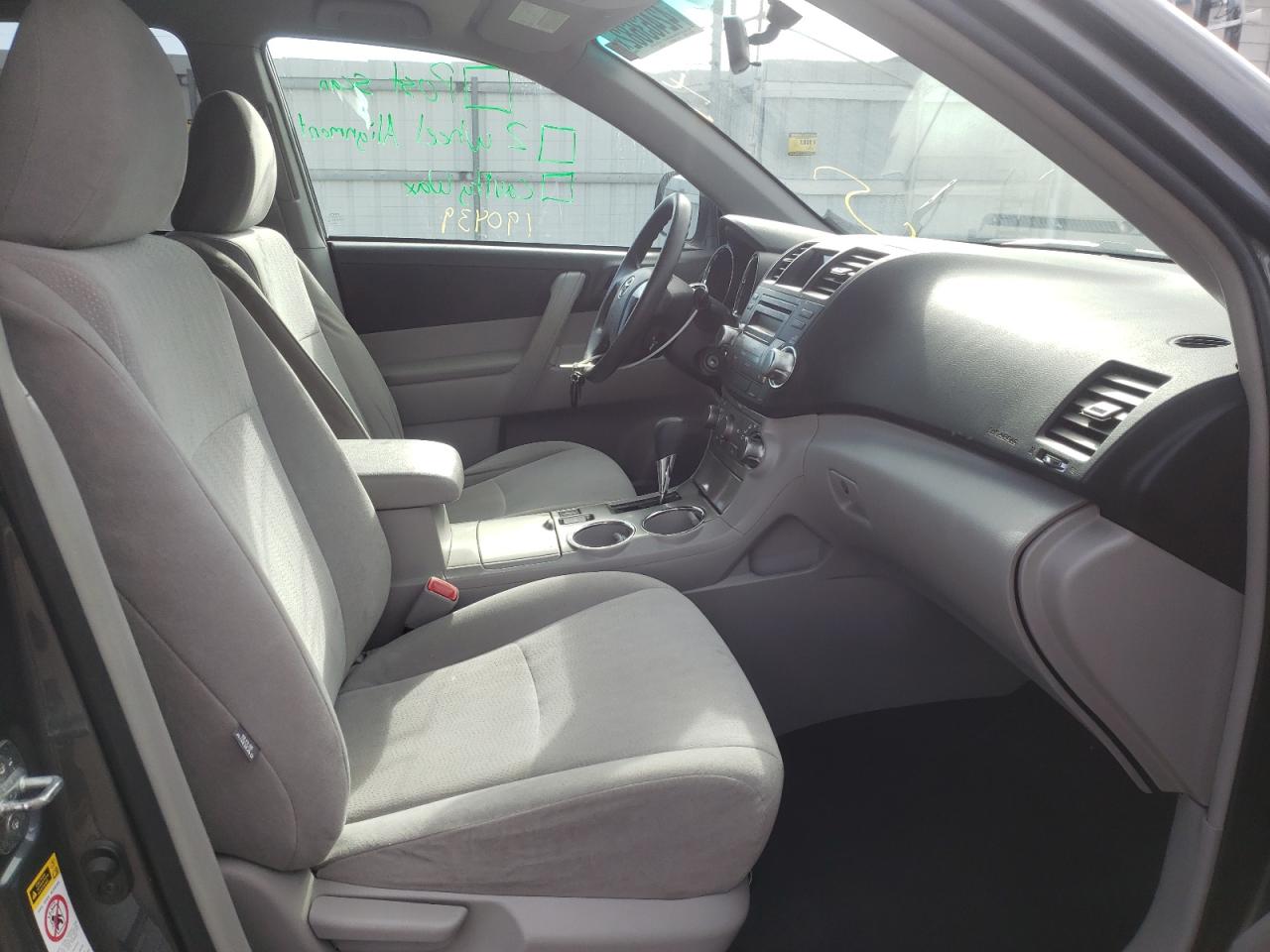 Photo 5 from auction – 2011 TOYOTA HIGHLANDER with VIN 5TDBK3EH3BS072474