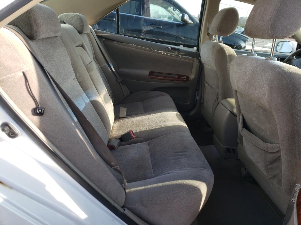Photo 6 from auction – 2004 TOYOTA CAMRY LE with VIN JTDBE32K340251255