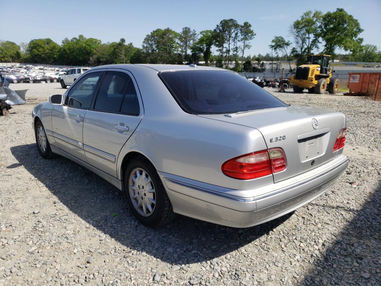 Photo 3 from auction – 2001 MERCEDES-BENZ E 320 with VIN WDBJF65J71B337597
