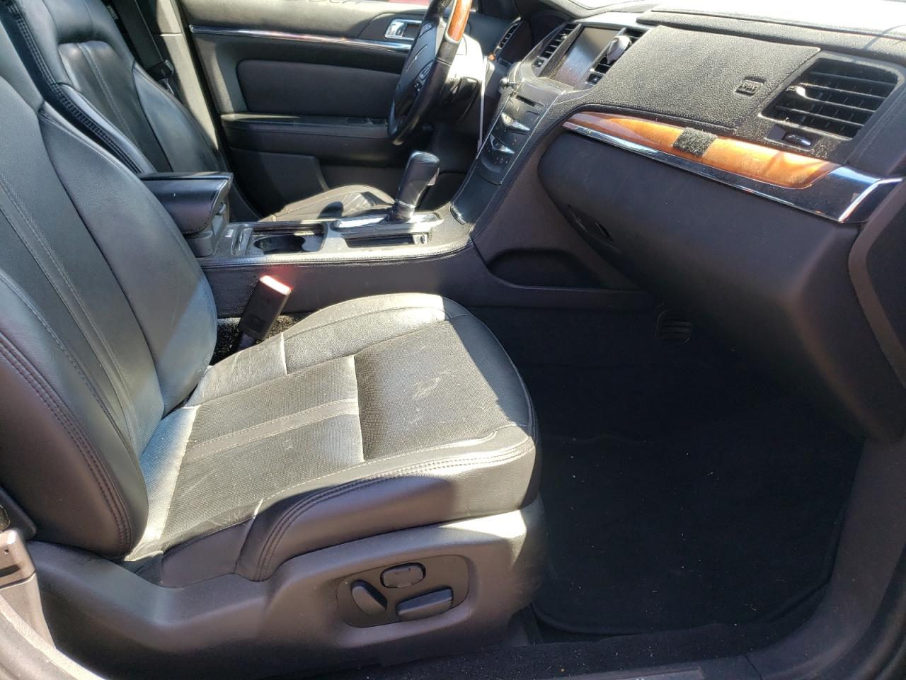 Photo 5 from auction – 2015 LINCOLN MKS with VIN 1LNHL9DK5FG600342