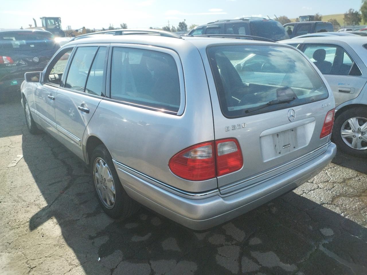 Photo 3 from auction – 1998 MERCEDES-BENZ E 320 4MAT with VIN WDBJH82F5WX010924