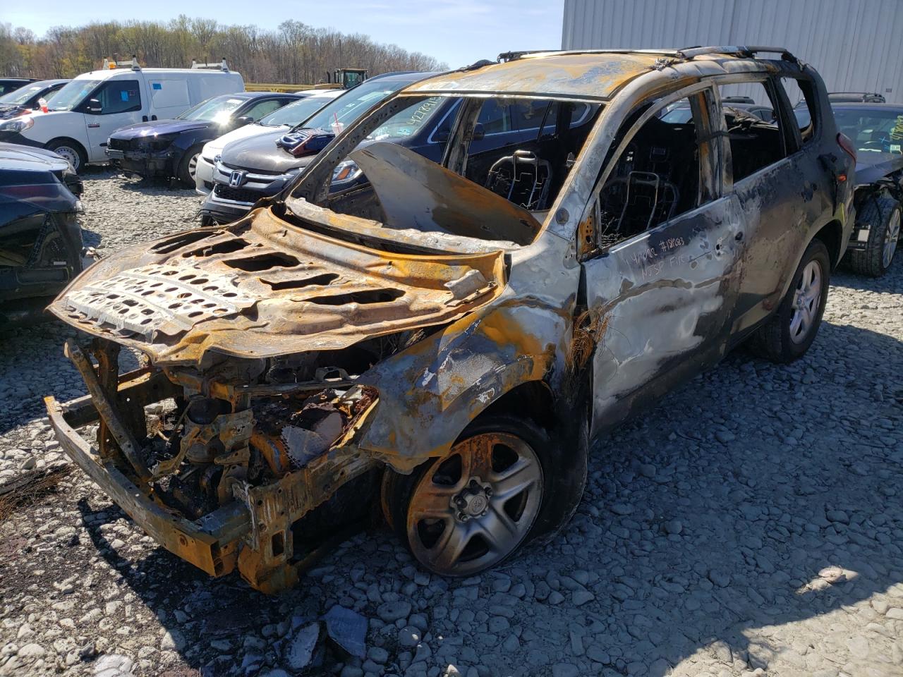 Photo 2 from auction – 2006 TOYOTA RAV4 with VIN JTMBD33V465001492