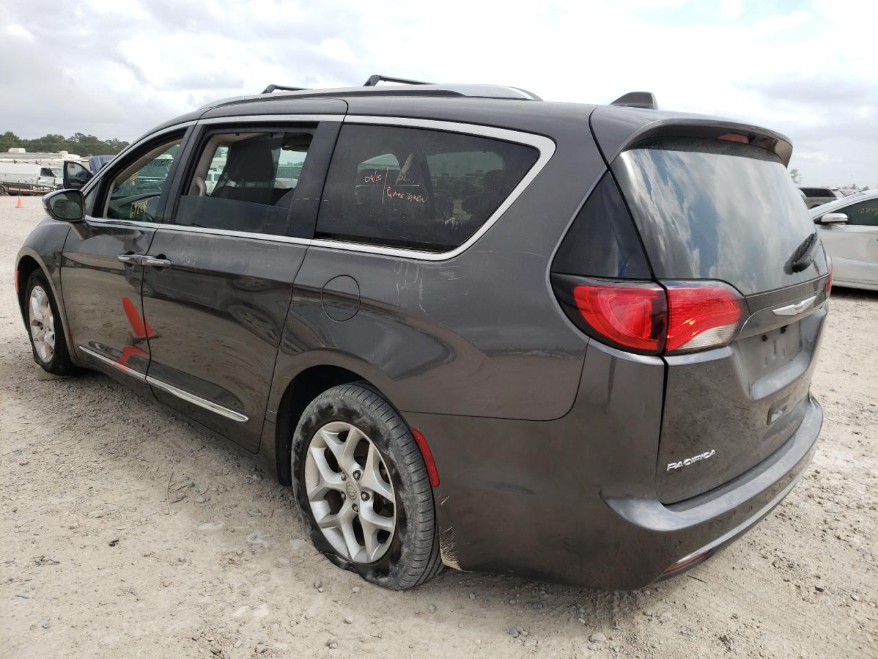Photo 3 from auction – 2020 CHRYSLER PACIFICA L with VIN 2C4RC1GG5LR192033