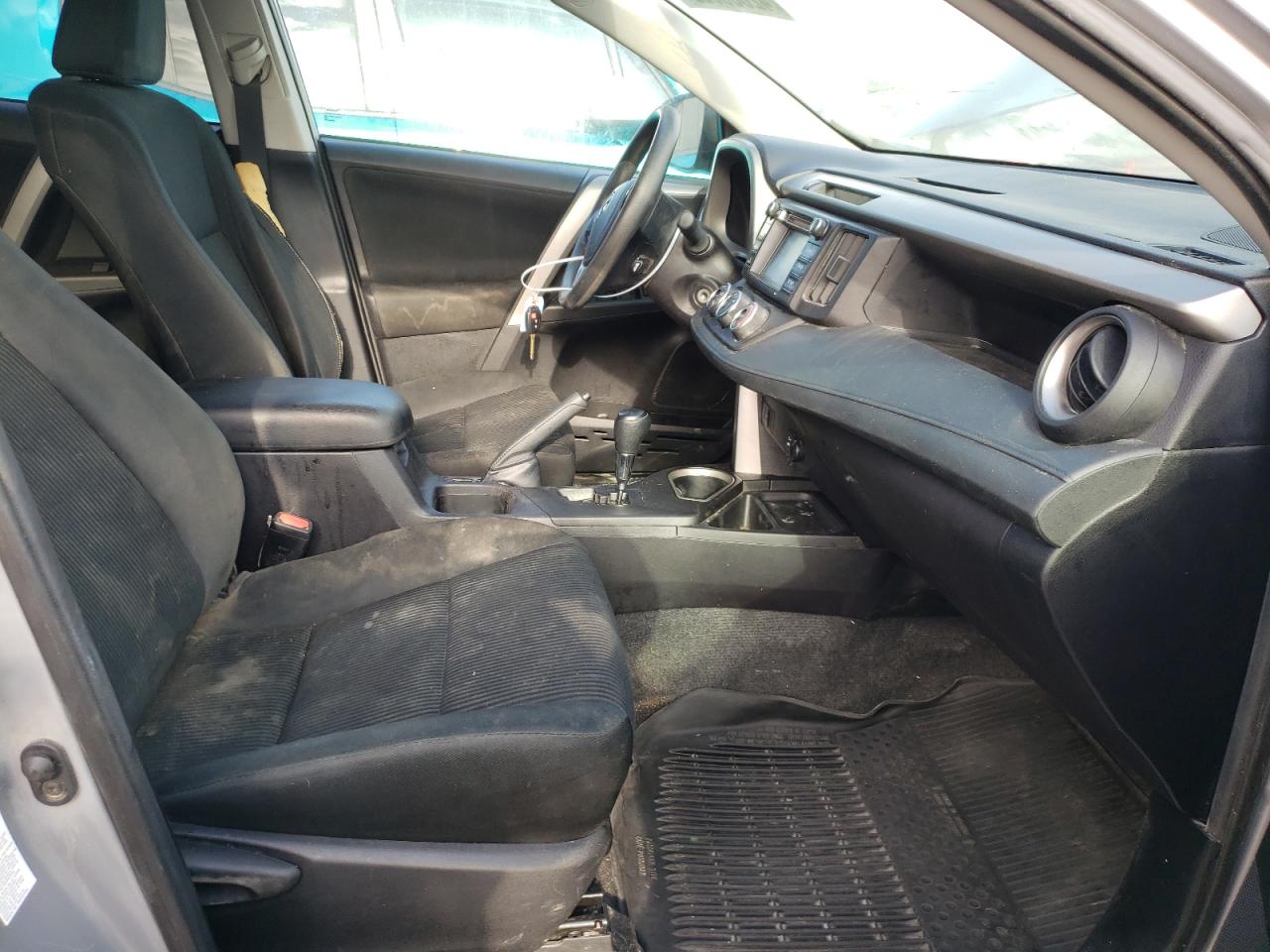 Photo 5 from auction – 2018 TOYOTA RAV4 LE with VIN 2T3BFREV1JW730285