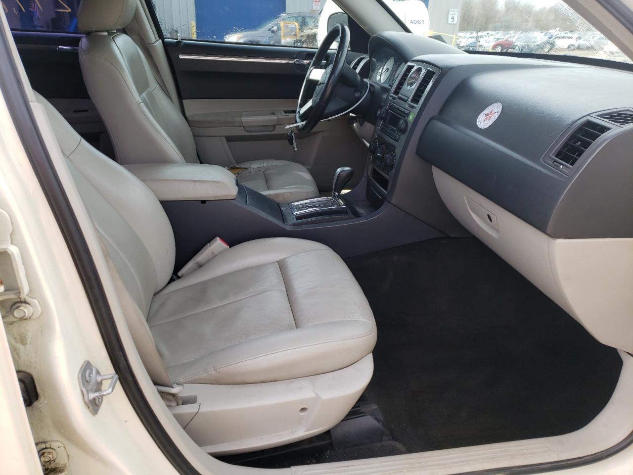 Photo 5 from auction – 2007 CHRYSLER 300 TOURIN with VIN 2C3KA53G07H745062
