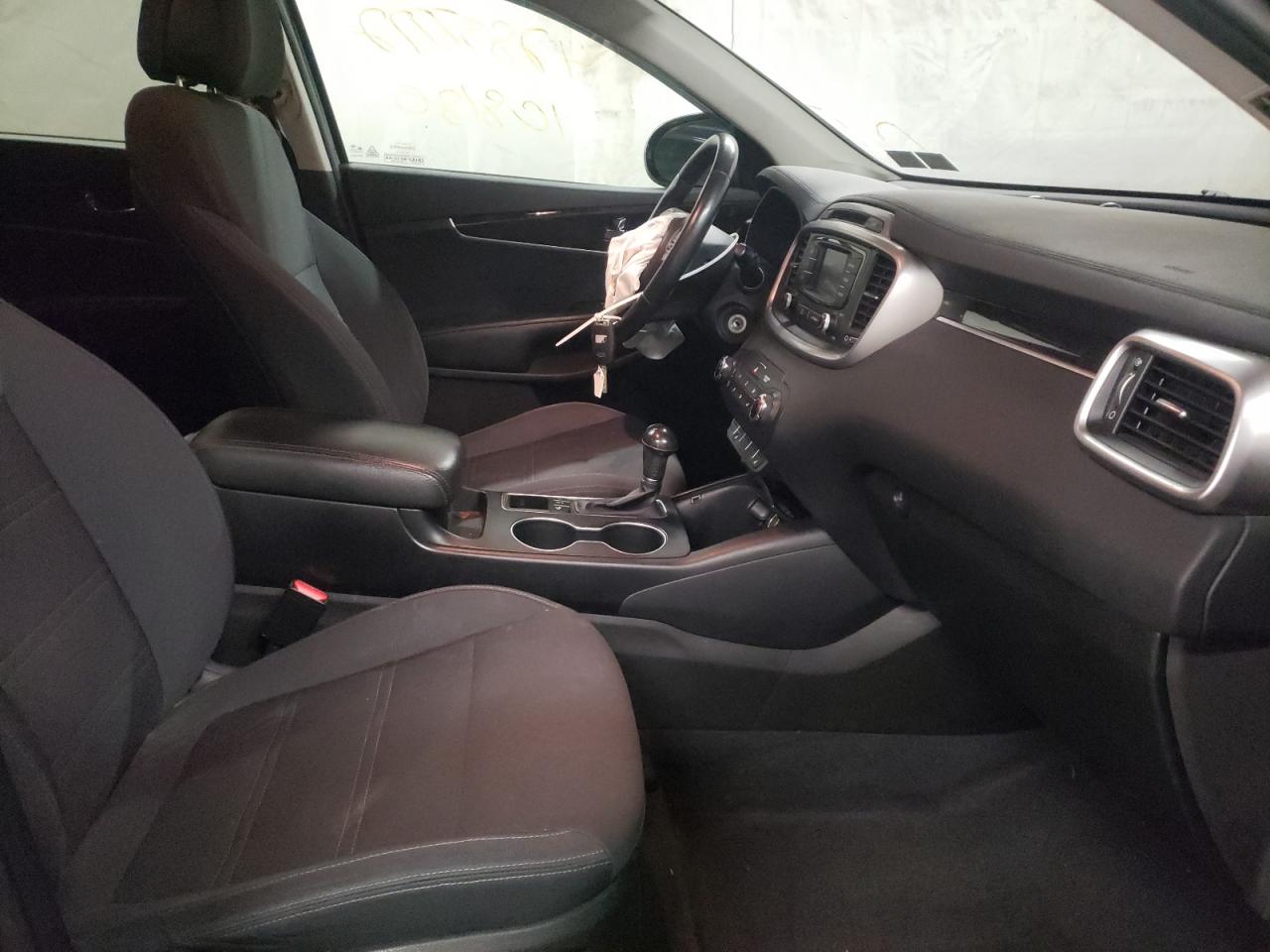 Photo 5 from auction – 2016 KIA SORENTO LX with VIN 5XYPGDA58GG111458