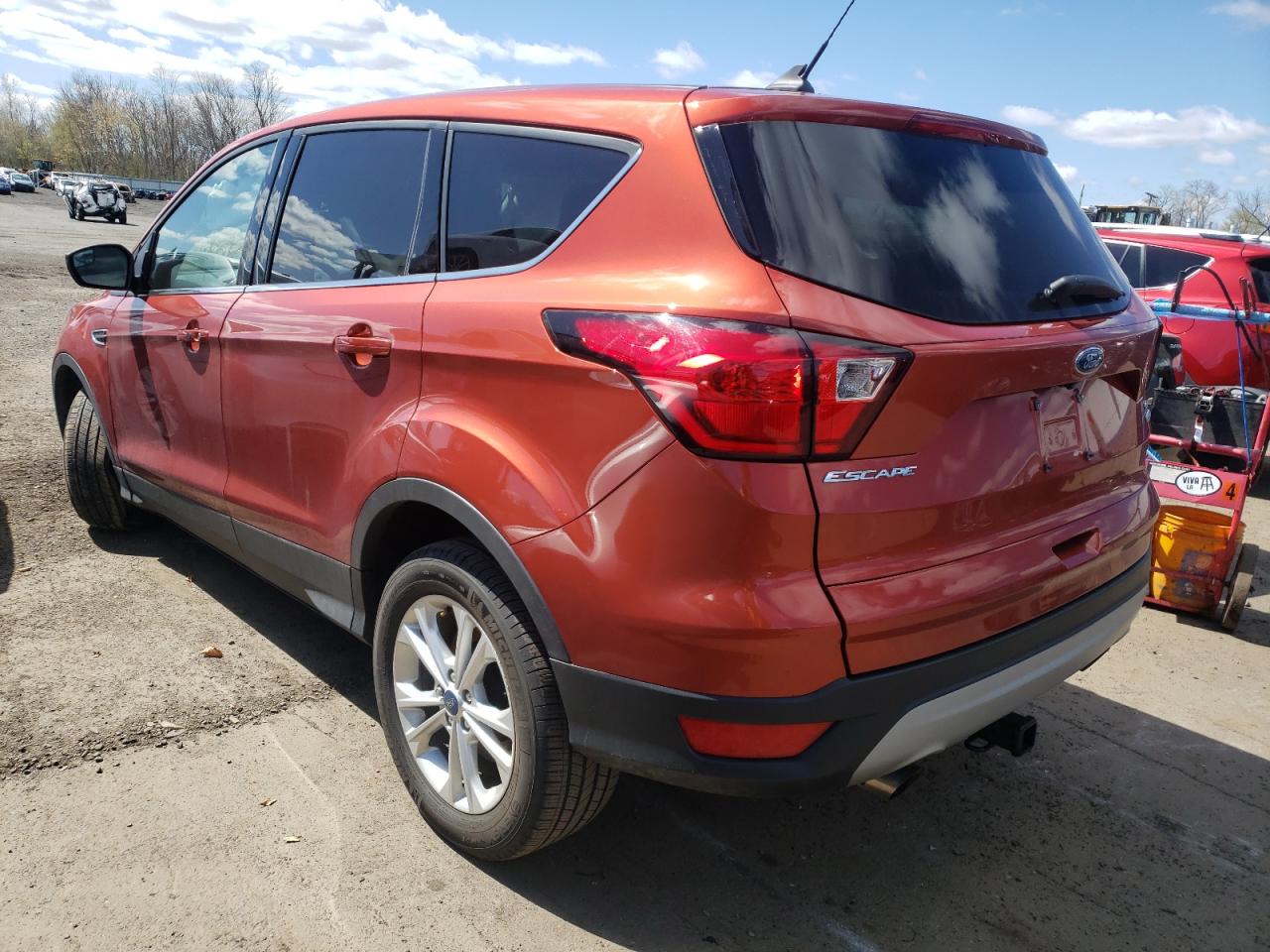 Photo 3 from auction – 2019 FORD ESCAPE SE with VIN 1FMCU9GDXKUB56276