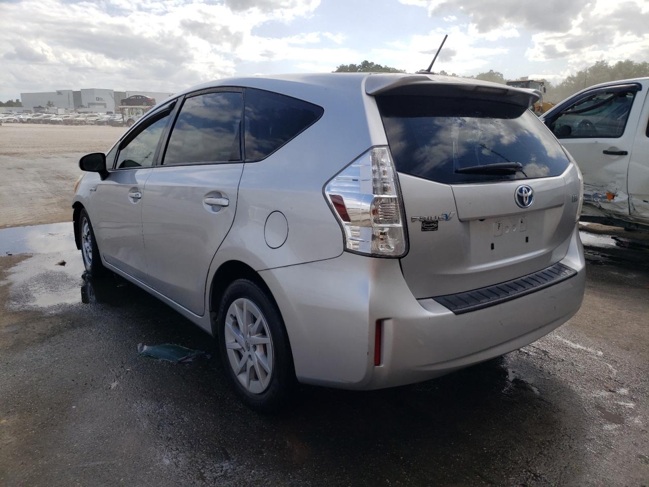 Photo 3 from auction – 2012 TOYOTA PRIUS V with VIN JTDZN3EU3C3077891