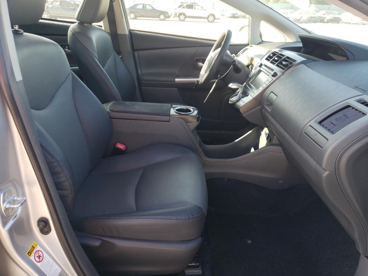 Photo 5 from auction – 2012 TOYOTA PRIUS V with VIN JTDZN3EU5C3160030