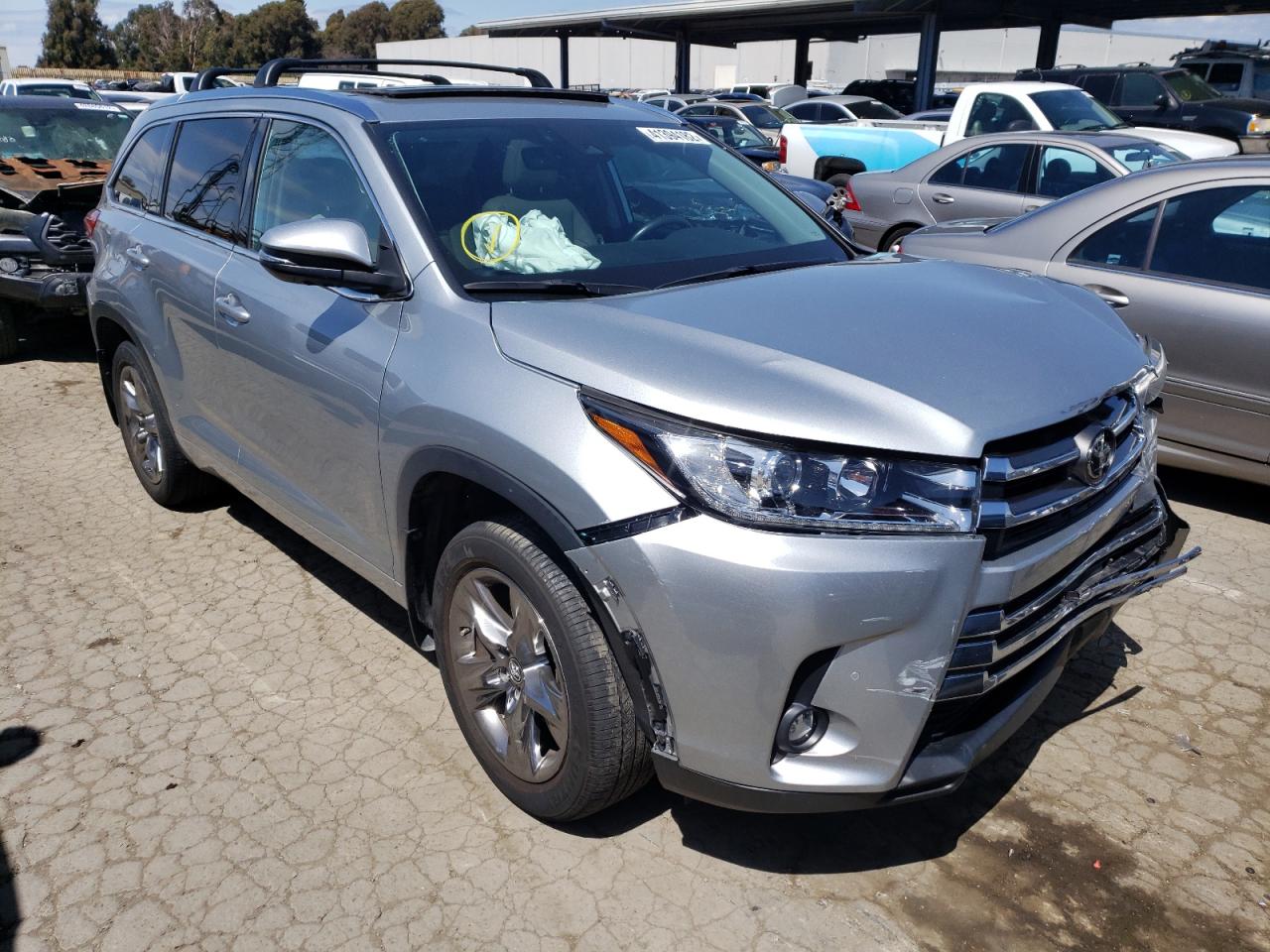 TOYOTA HIGHLANDER 2019 with VIN 5TDDZRFH2KS707528 - Photo from auction