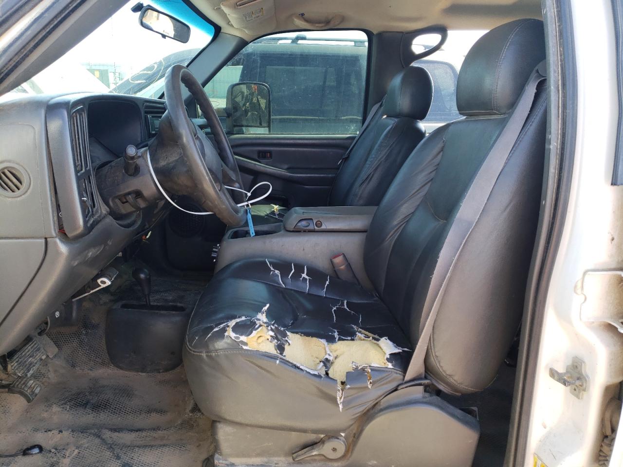 Photo 5 from auction – 2006 CHEVROLET SILVERADO with VIN 1GCHK23U16F234662