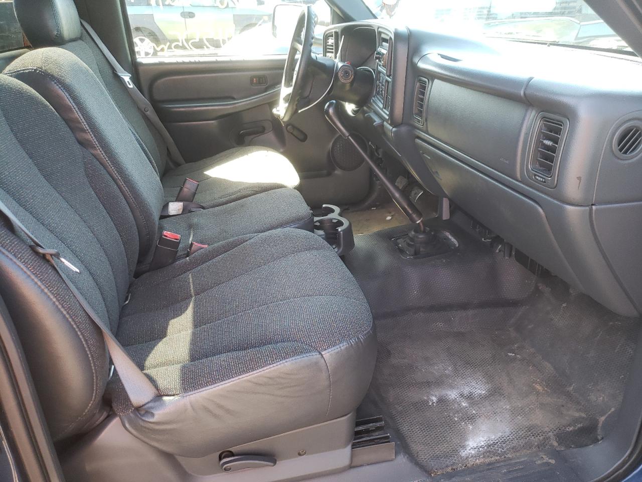 Photo 5 from auction – 2002 CHEVROLET SILVERADO with VIN 1GCEC14W52Z268865