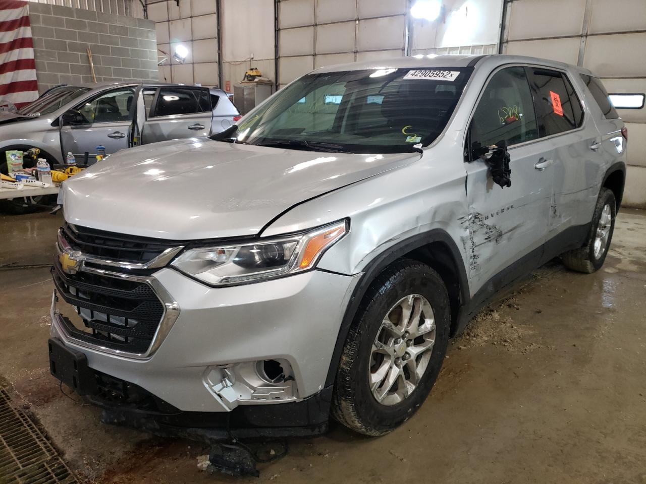 Photo 2 from auction – 2018 CHEVROLET TRAVERSE L with VIN 1GNERFKW9JJ283310