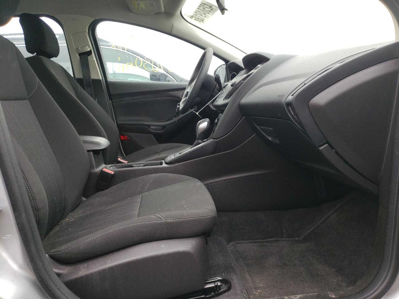 Photo 5 from auction – 2016 FORD FOCUS SE with VIN 1FADP3F25GL293240