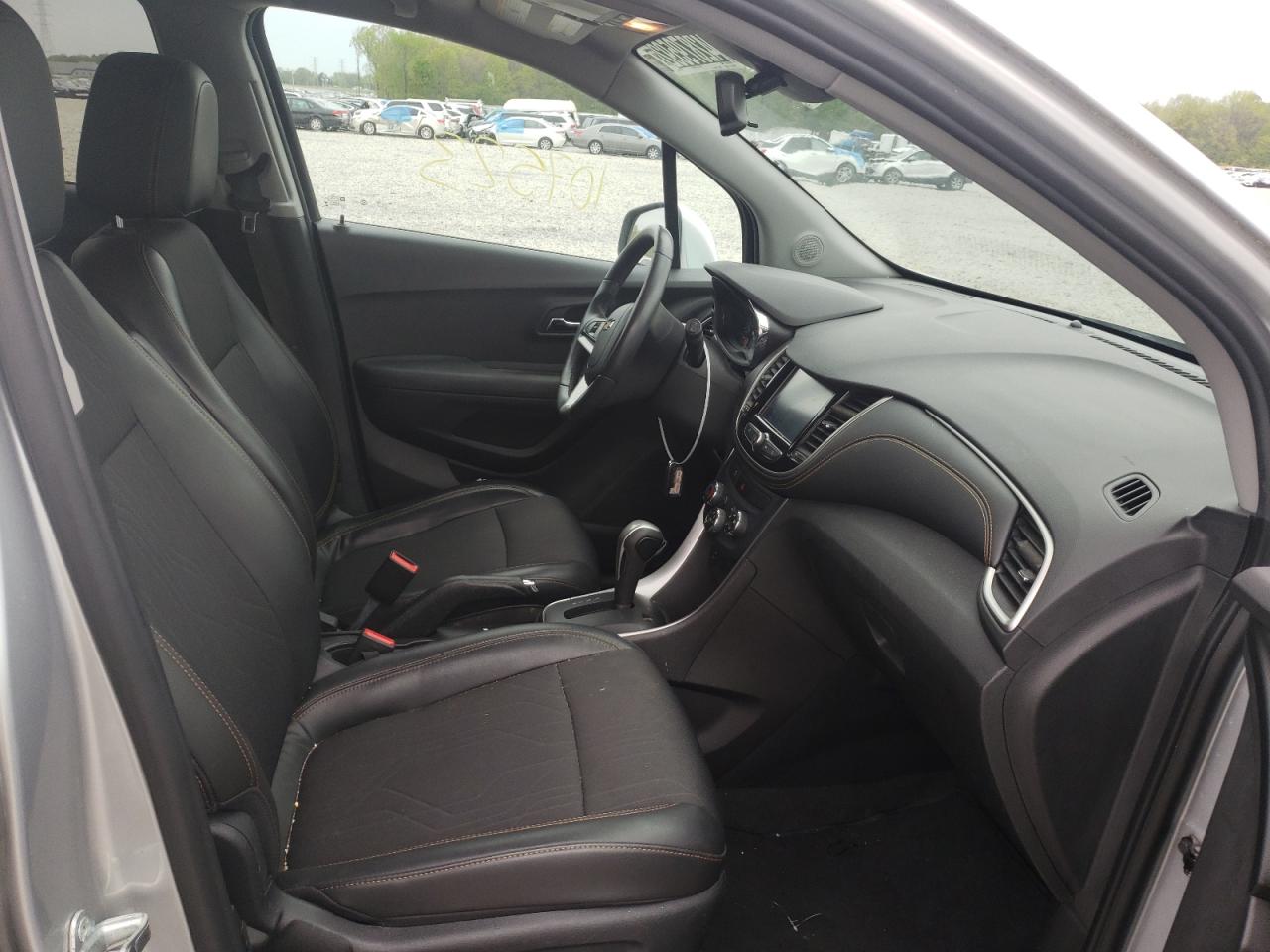 Photo 5 from auction – 2017 CHEVROLET TRAX 1LT with VIN 3GNCJLSB0HL208136