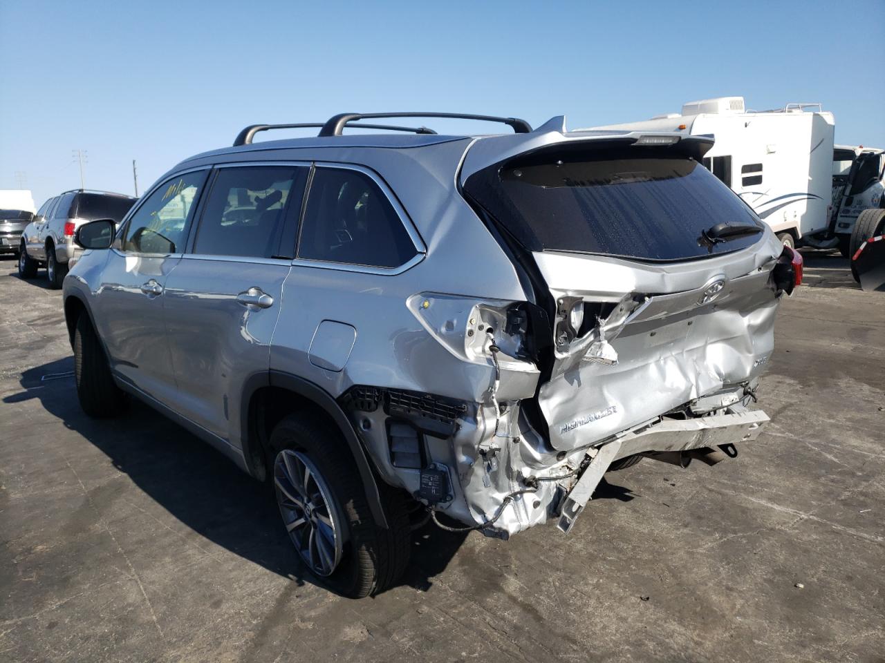 صورة رقم 3 من المزاد - 2017 TOYOTA HIGHLANDER مع VIN 5TDKZRFH9HS513403