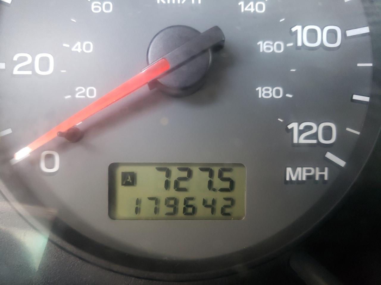 Photo 8 from auction – 2002 SUBARU FORESTER L with VIN JF1SF63502H736819
