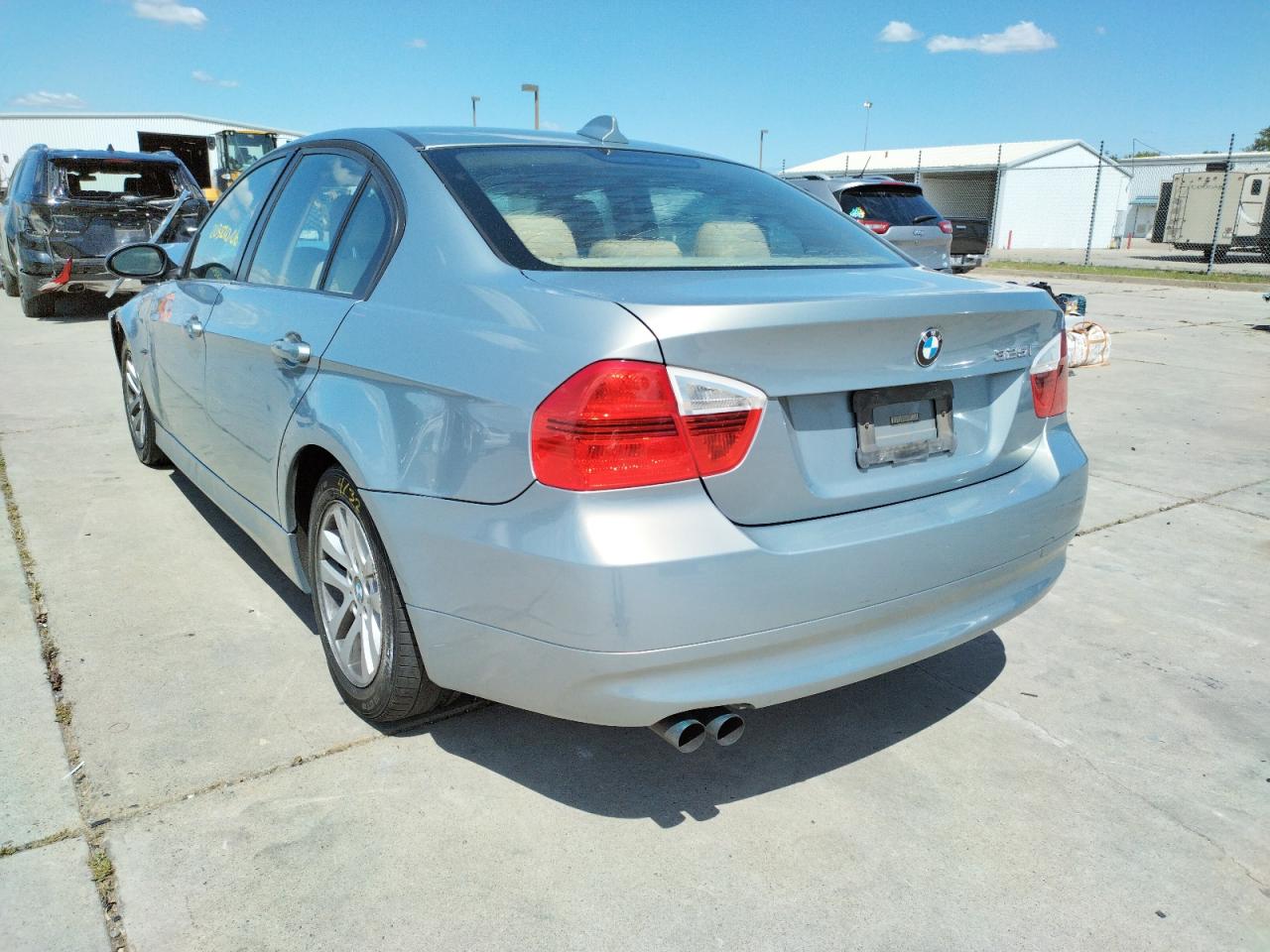 Photo 3 from auction – 2006 BMW 325 I with VIN WBAVB13596KX42565