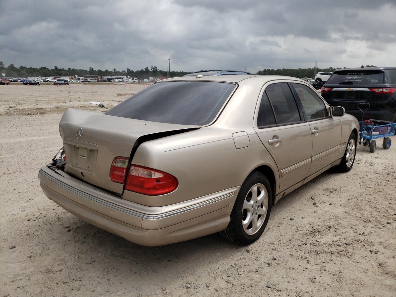 Photo 4 from auction – 2001 MERCEDES-BENZ E 430 with VIN WDBJF70J01B264800