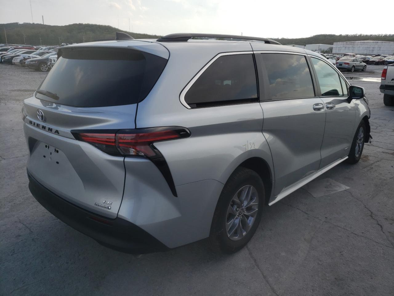 Photo 4 from auction – 2021 TOYOTA SIENNA LE with VIN 5TDKRKEC3MS027161