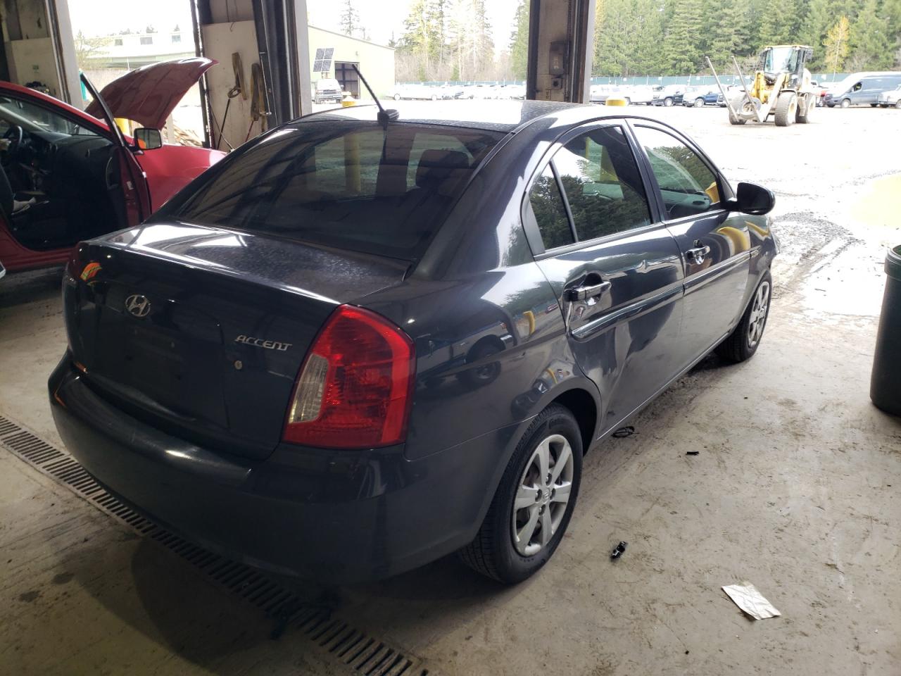 Photo 4 from auction – 2011 HYUNDAI ACCENT GLS with VIN KMHCN4AC6BU590906