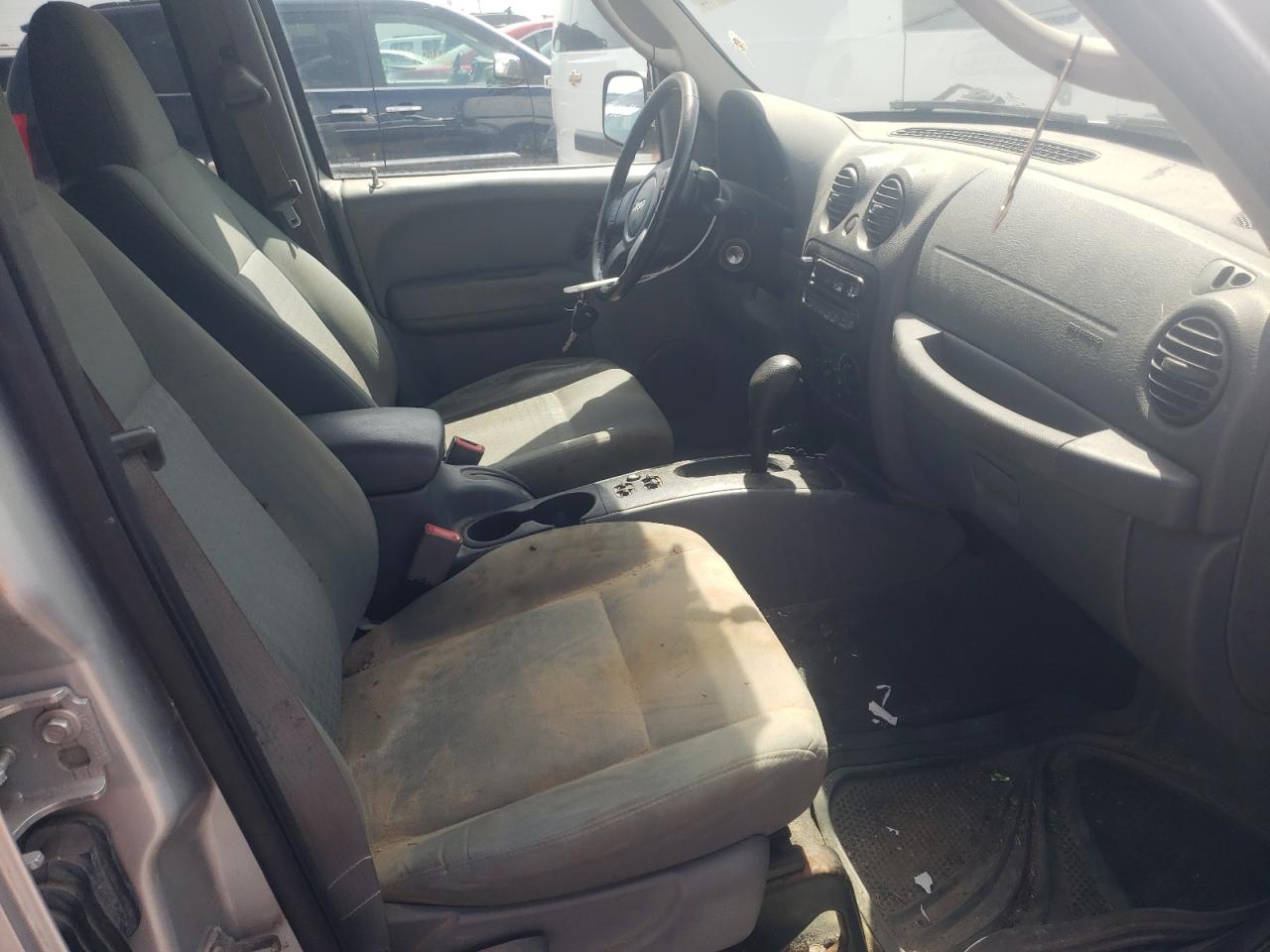Photo 5 from auction – 2005 JEEP LIBERTY SP with VIN 1J4GL48K65W520995