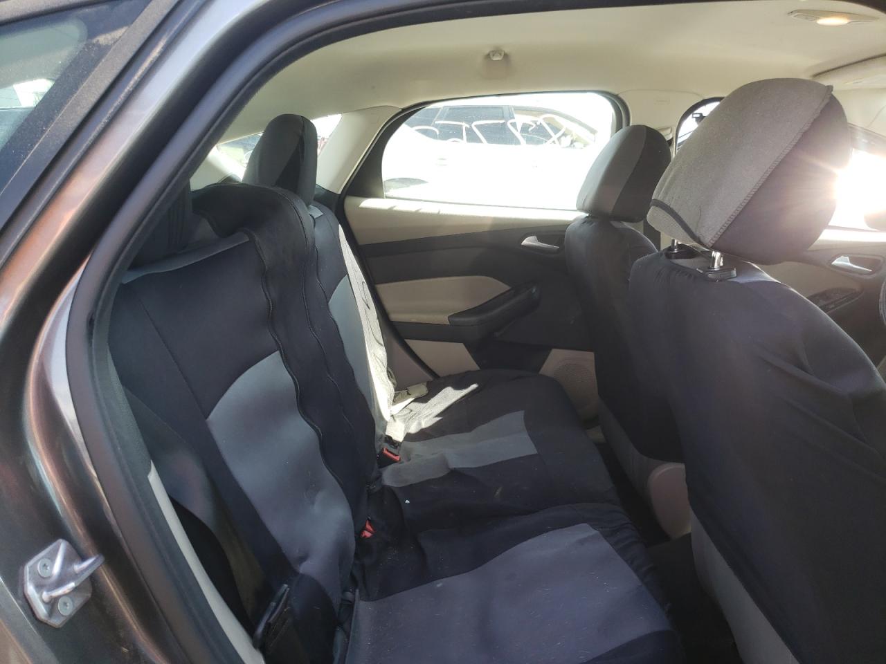 Zdjęcie 6 z aukcji – 2014 FORD FOCUS SE z VIN 1FADP3K27EL349519