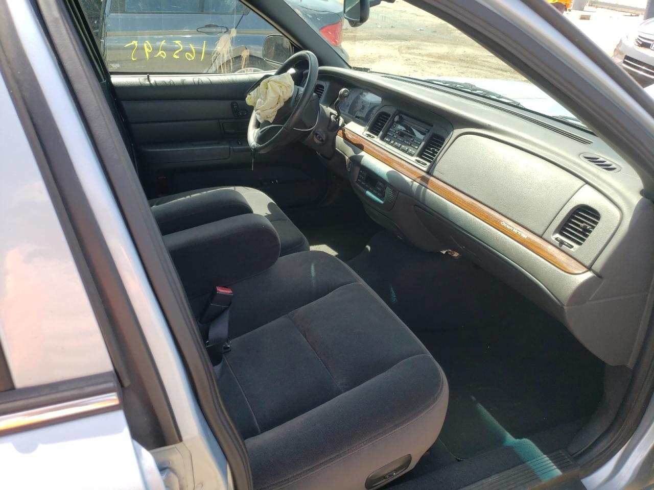 Photo 5 from auction – 2003 FORD CROWN VICT with VIN 2FAFP74W73X203962