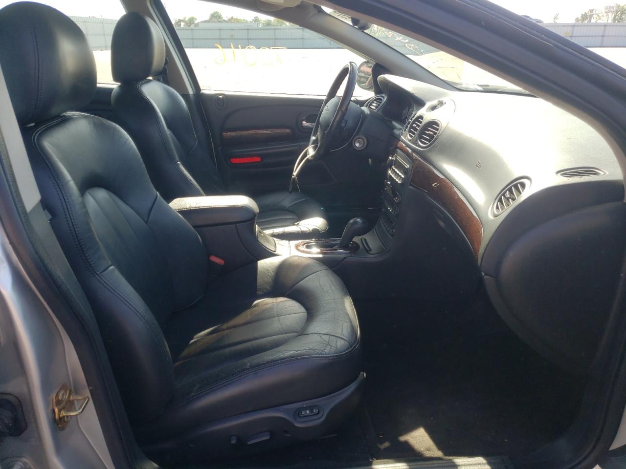 Photo 5 from auction – 2004 CHRYSLER CONCORDE L with VIN 2C3HD56G04H673286
