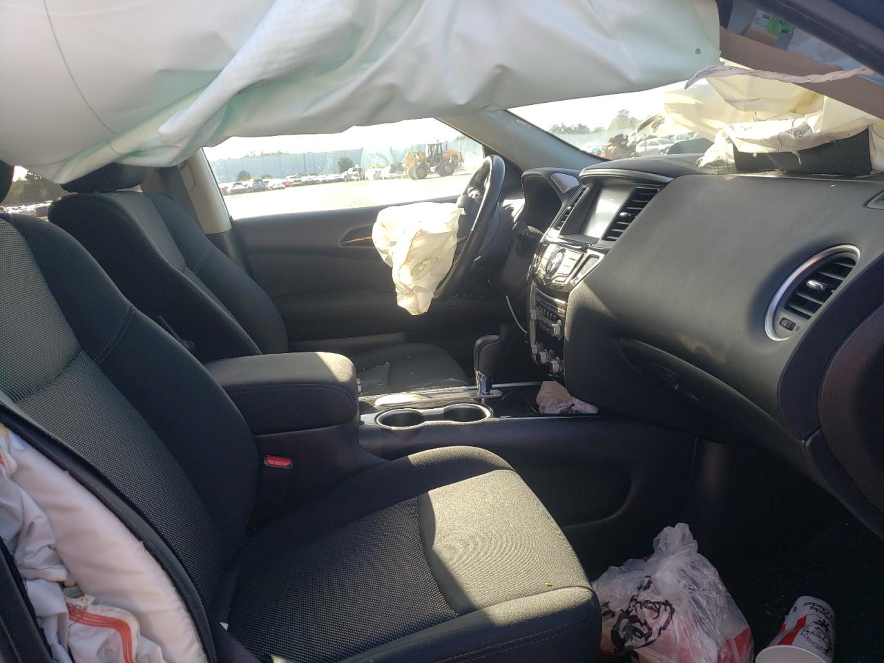Photo 5 from auction – 2017 NISSAN PATHFINDER with VIN 5N1DR2MN1HC621679